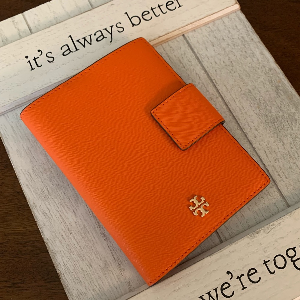Last one 🎁New Tory Burch passport wallet 💝 - Picture 2 of 5